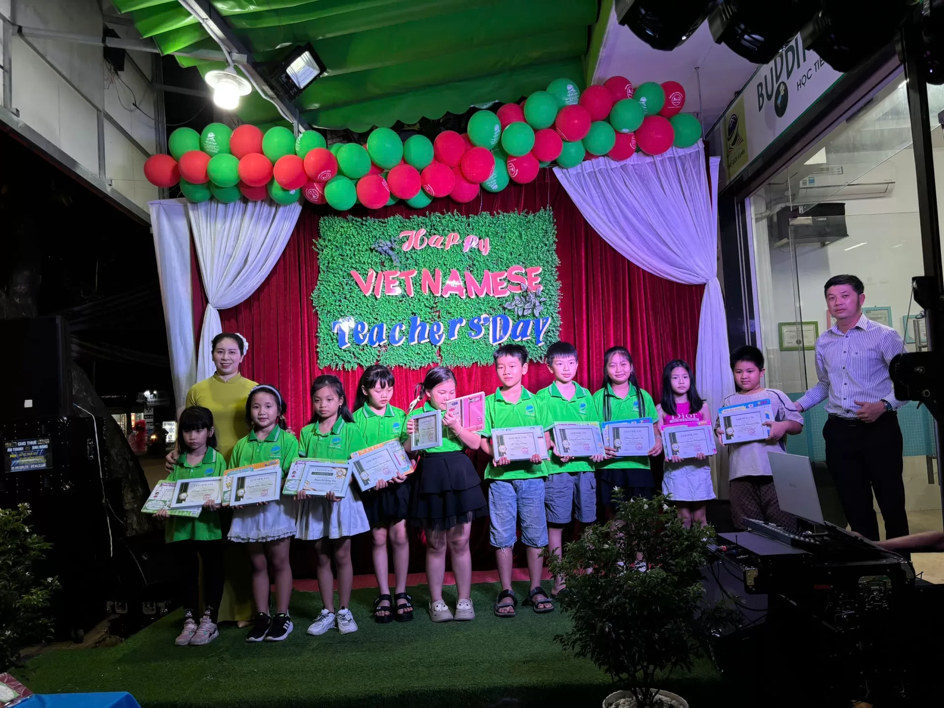 Tiếng anh Thiếu Nhi