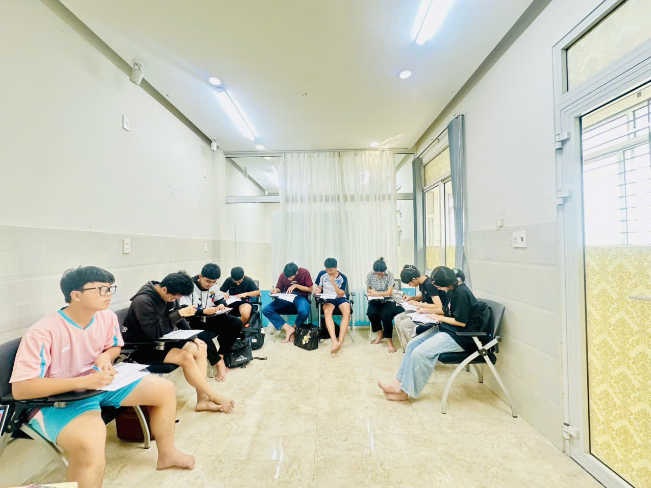 Cambridge Starters Movers Flyers tại Bình Đương