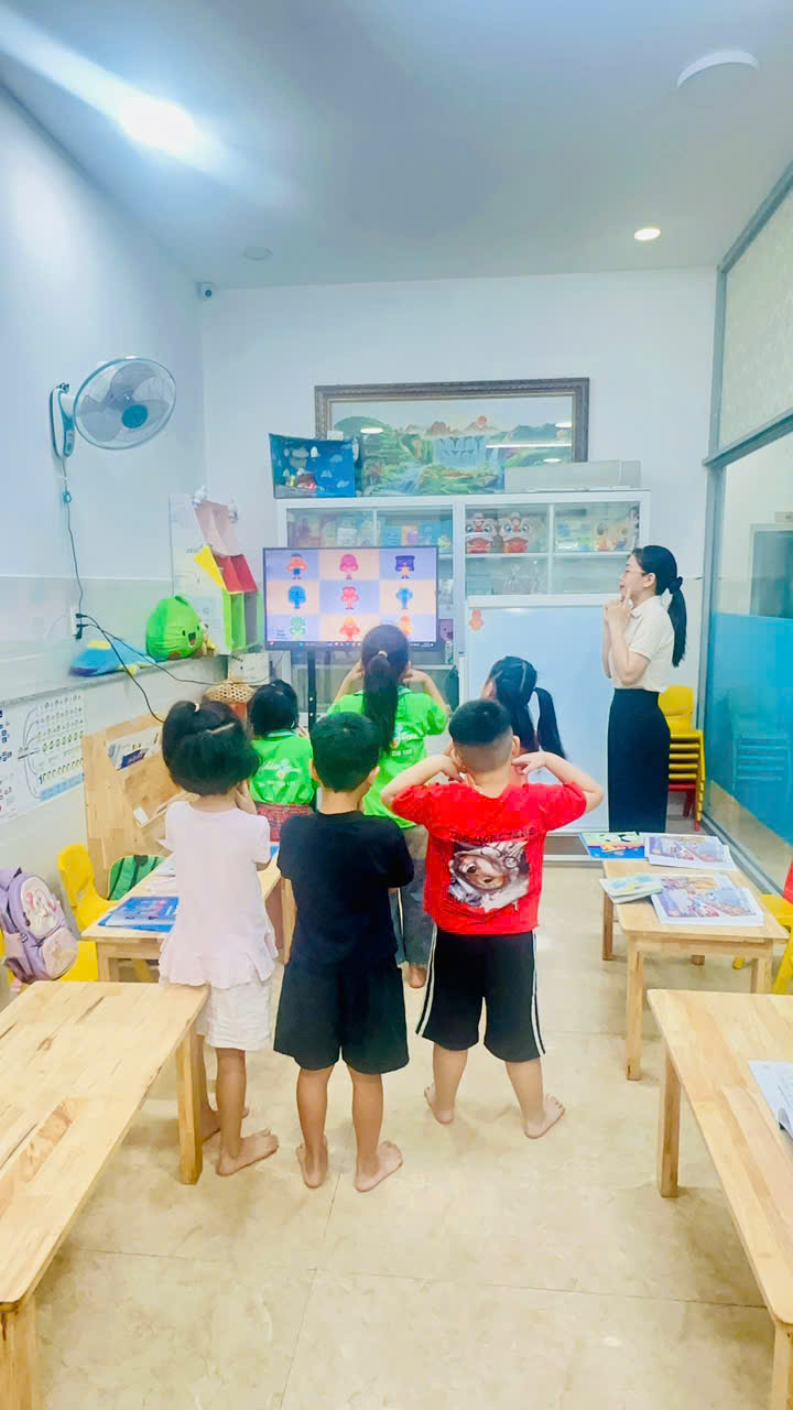 Tiếng Anh Thiếu Nhi lớp Pre-Starters giúp bé mạnh dạn